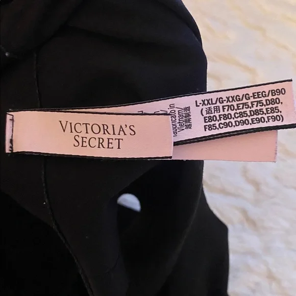 Victoria's Secret Black Seamless Bra - Picture 5 of 6